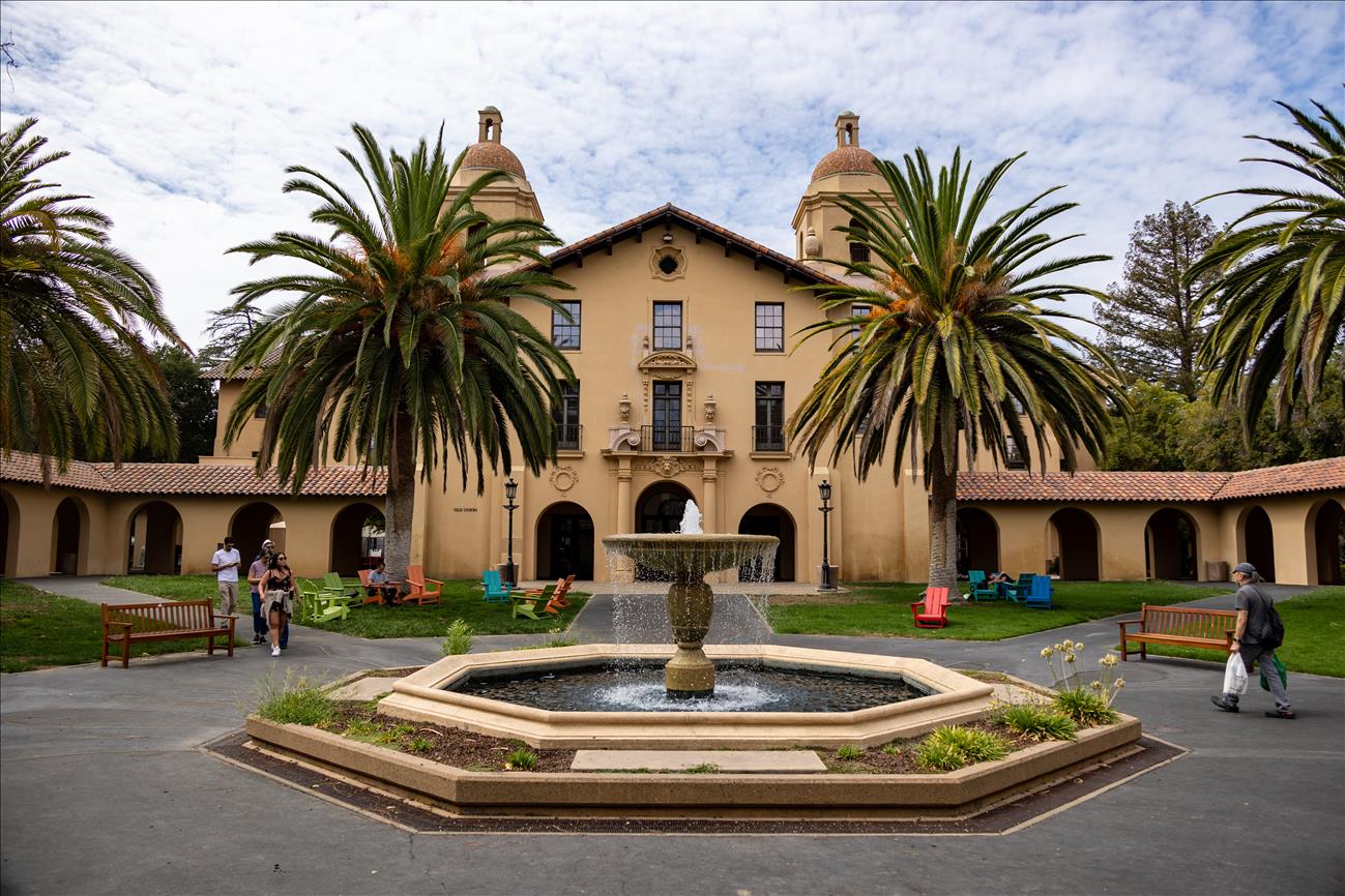 A fountain in the Stanford University